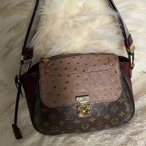 Authentic Louis Vuitton shoulder Monogram Majestueux bag. Lizard and Ostrich